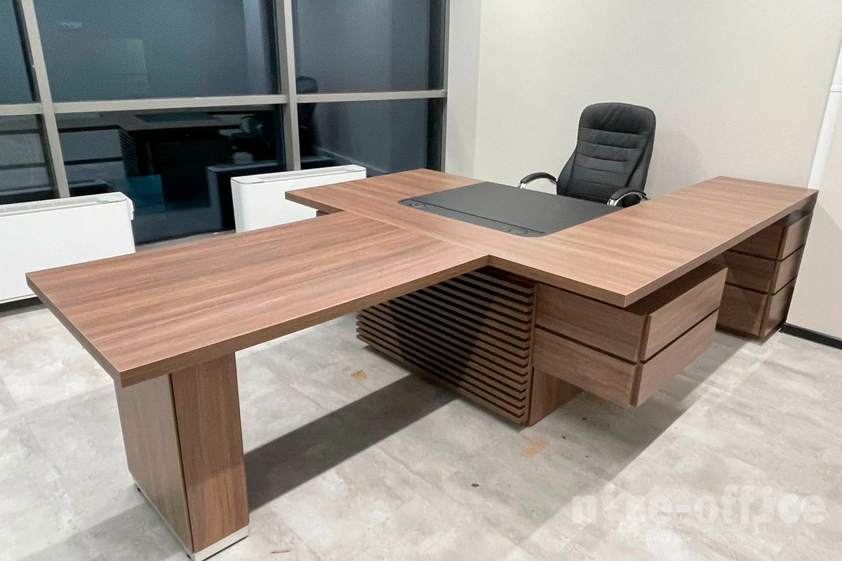 Стол руководителя TS-180 + Траверс TS-100.2 Time.S фото в интерьере 4