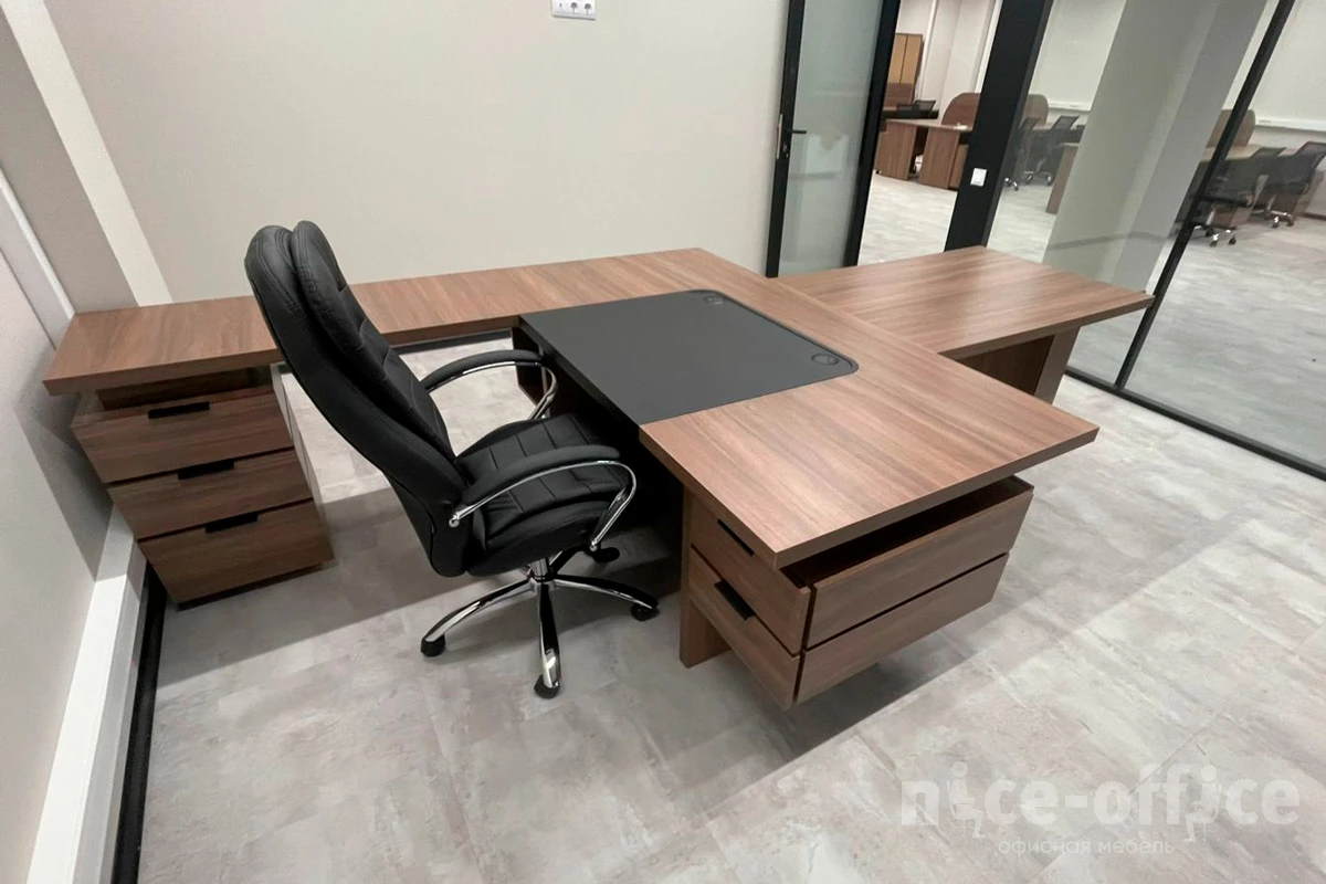 Стол руководителя TS-180 + Траверс TS-100.2 Time.S фото в интерьере 5